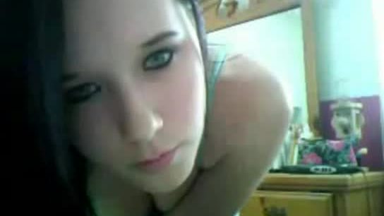 Blue eyes chick on cam